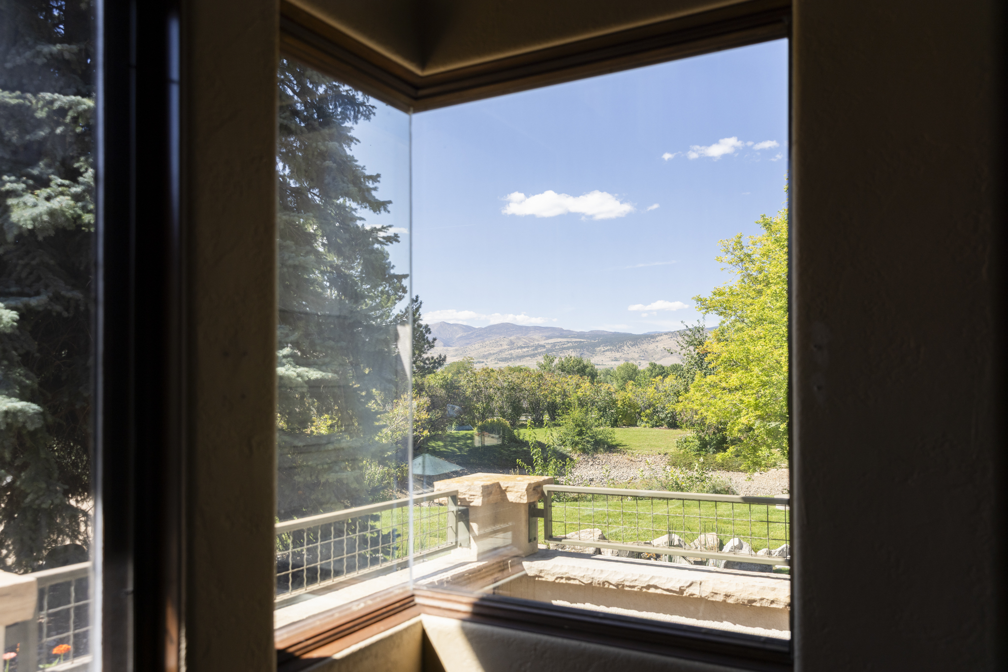 Corner windows framing the land and mountains